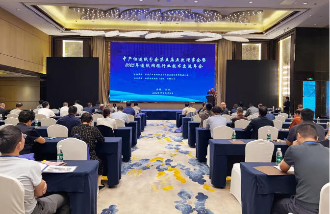 中产协造纸分会第五届五次理事会暨2025年造纸网毯行业技术交流年会在六安召开